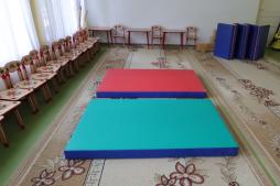 Поролоновые прямоугольные маты в цветных чехлах из кожезаменителя.