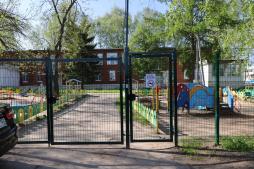 Главный вход/въезд  (ворота с калиткой) на территорию МБДОУ д/с № 48 с северной стороны