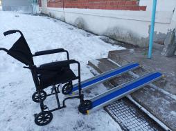 Пандус и коляска для инвалидов